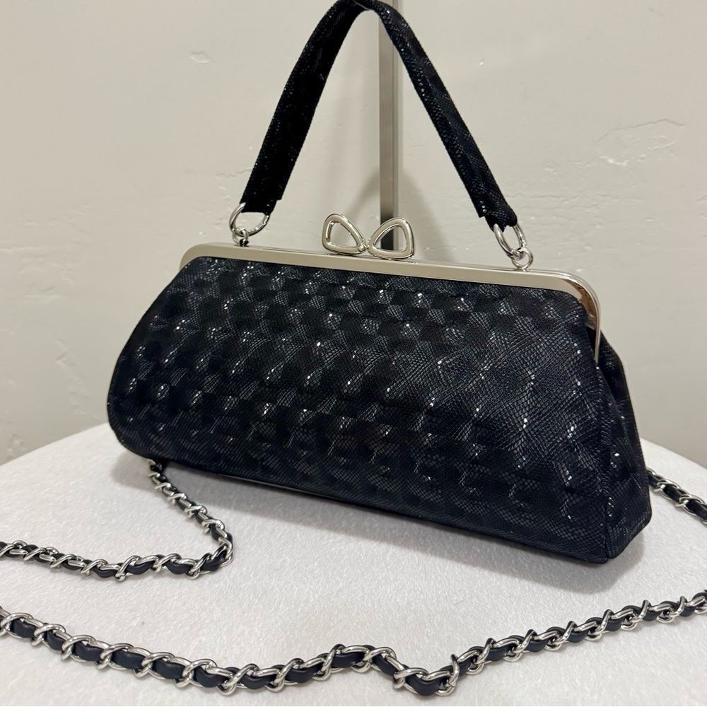 Black Holographic Embossed Leather Handmade Bow-shaped Kisslock Baguette Bag